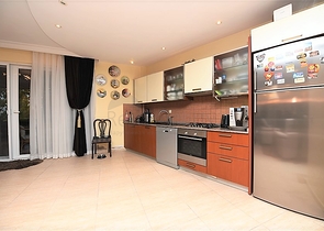 Квартира 2+1 с собственным садом и уличной террасой 