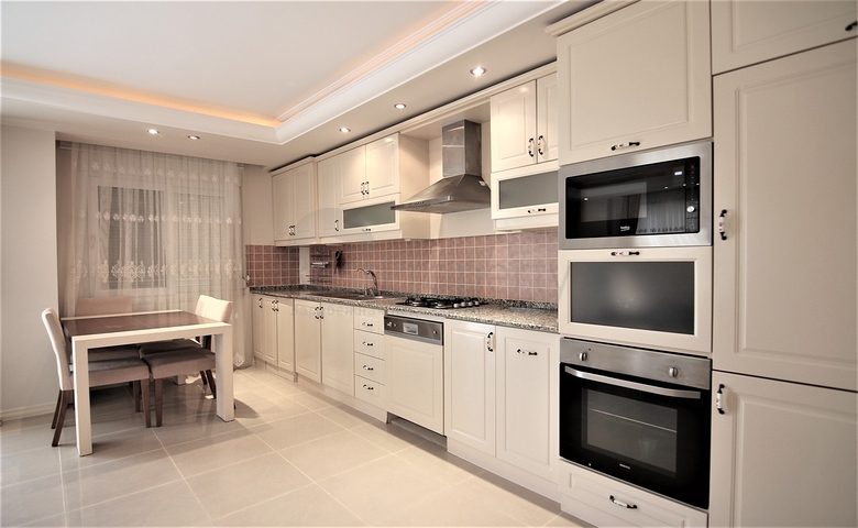 Трёхкомнатная квартира с мебелью