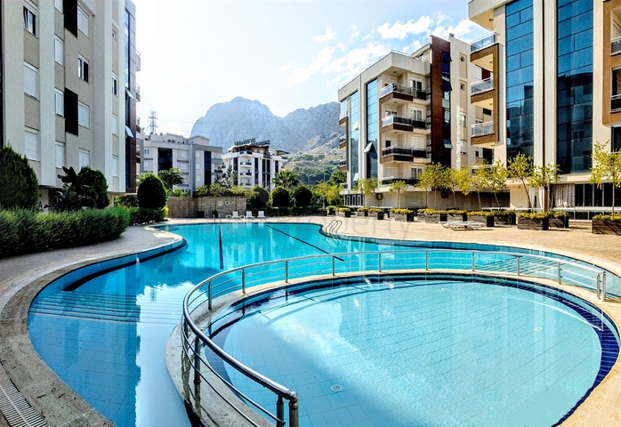 Пентхаус с 3 спальнями в комплексе в Коньяалты Анталья 