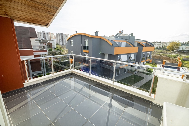 Вилла 4+1 в комплексе в районе Кунду Лара в 10 минутах от пляжа