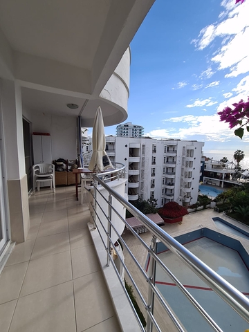 Трёхкомнатная квартира с видом на море