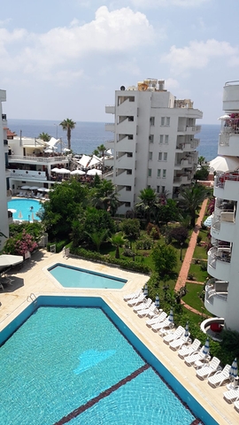 Трёхкомнатная квартира с видом на море