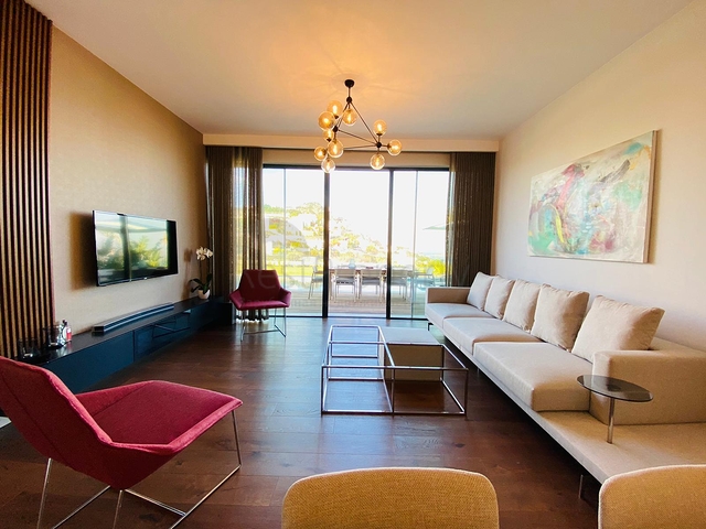 Стильная вилла с потрясающим видом нa море, горы и Бодрум.