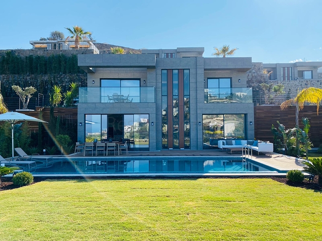 Стильная вилла с потрясающим видом нa море, горы и Бодрум.