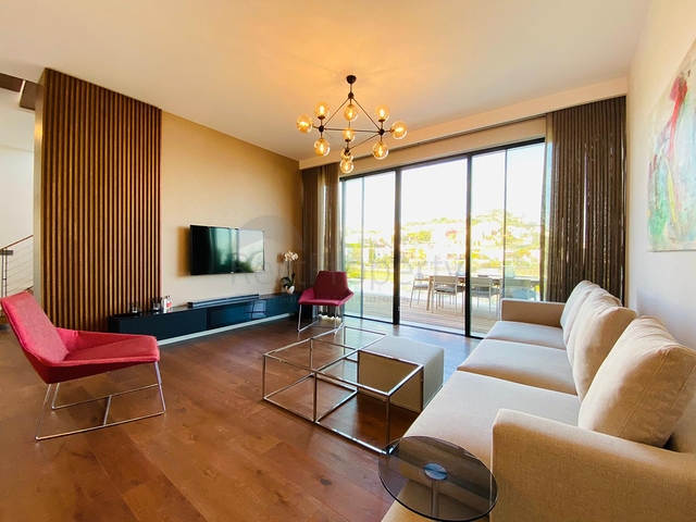 Стильная вилла с потрясающим видом нa море, горы и Бодрум.