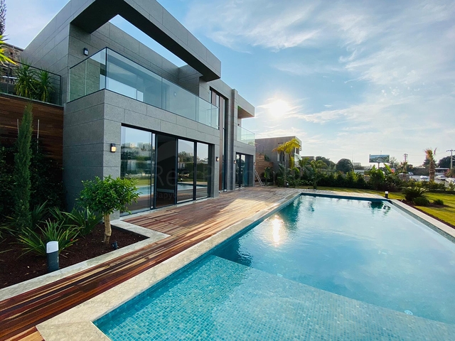 Стильная вилла с потрясающим видом нa море, горы и Бодрум.