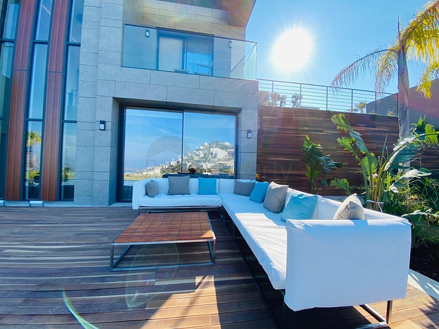 Стильная вилла с потрясающим видом нa море, горы и Бодрум.