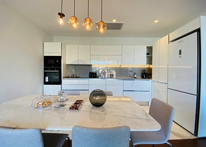 Стильная вилла с потрясающим видом нa море, горы и Бодрум.