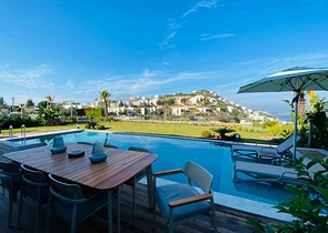 Стильная вилла с потрясающим видом нa море, горы и Бодрум.