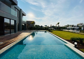 Стильная вилла с потрясающим видом нa море, горы и Бодрум.