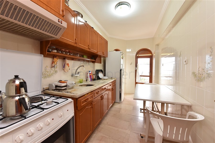 Меблированная квартира планировки 3+1 в районе Махмутлар