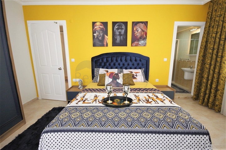 Трехкомнатная квартира с мебелью