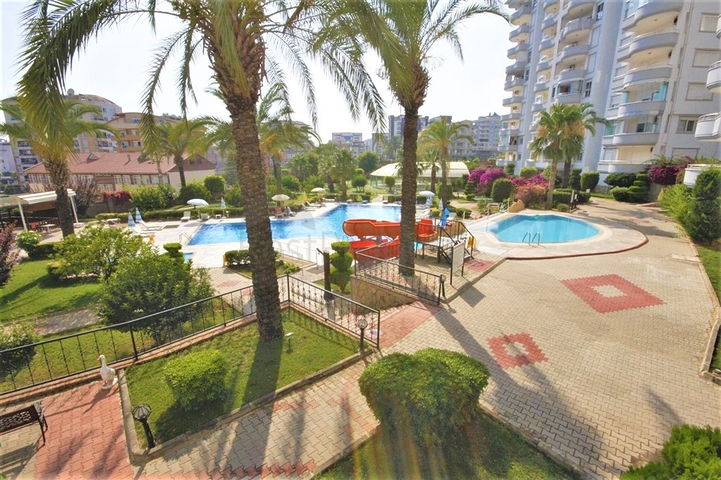 Трехкомнатная квартира с мебелью