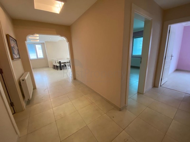 Трехкомнатная квартира в районе Тосмур