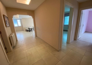 Трехкомнатная квартира в районе Тосмур