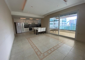 Трехкомнатная квартира в районе Тосмур