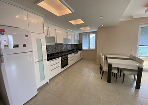 Трехкомнатная квартира в районе Тосмур