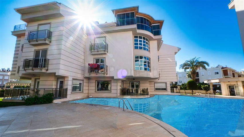 Пентхаус с 4 спальнями в 200 метрах от пляжей Коньяалты