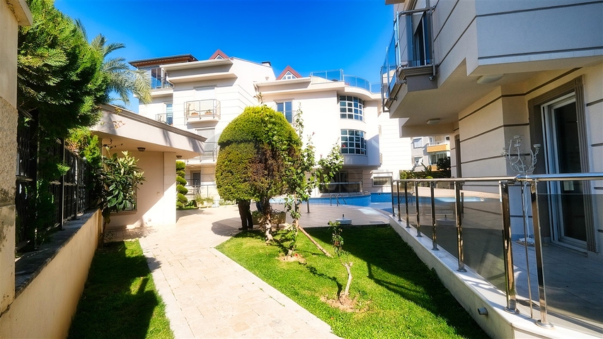 Пентхаус с 4 спальнями в 200 метрах от пляжей Коньяалты