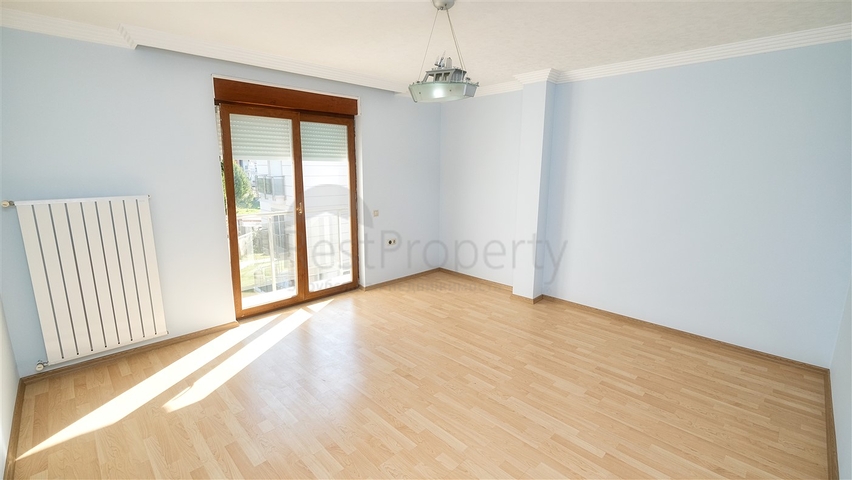 Пентхаус с 4 спальнями в 200 метрах от пляжей Коньяалты