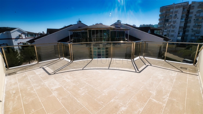 Пентхаус с 4 спальнями в 200 метрах от пляжей Коньяалты