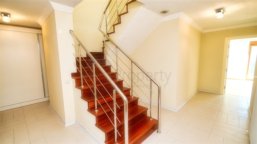 Пентхаус с 4 спальнями в 200 метрах от пляжей Коньяалты