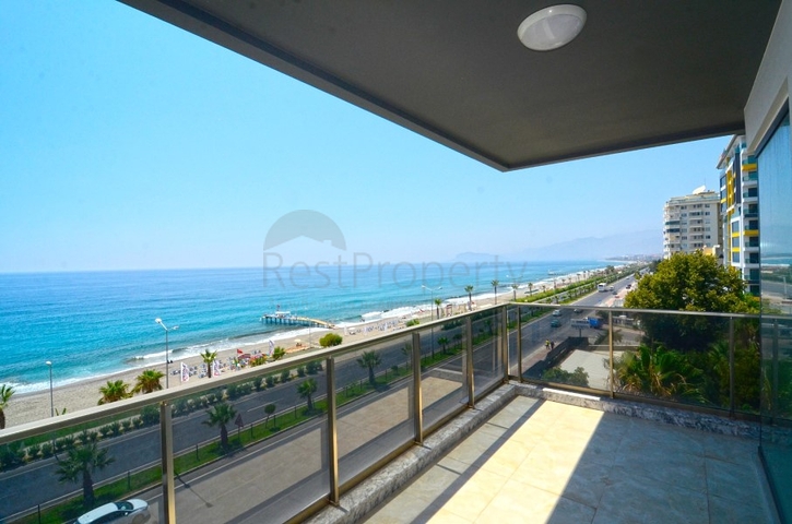 Трехкомнатная квартира с видом на море