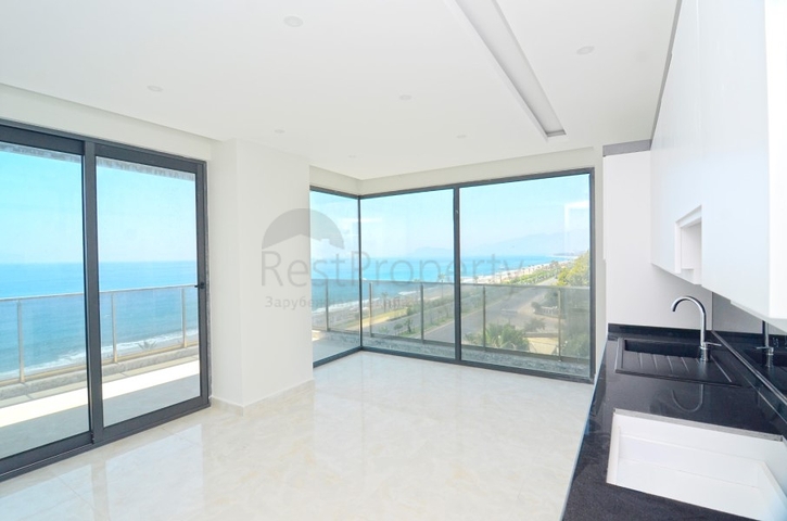 Трехкомнатная квартира с видом на море