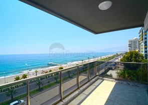 Трехкомнатная квартира с видом на море