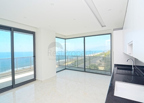 Трехкомнатная квартира с видом на море