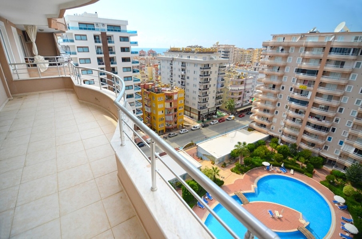 Пентхаус планировки 4+1 в районе Махмутлар