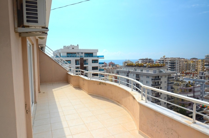 Пентхаус планировки 4+1 в районе Махмутлар