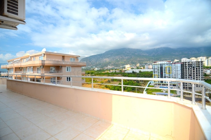 Пентхаус планировки 4+1 в районе Махмутлар