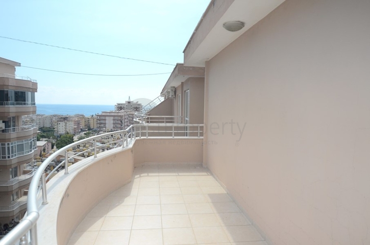 Пентхаус планировки 4+1 в районе Махмутлар