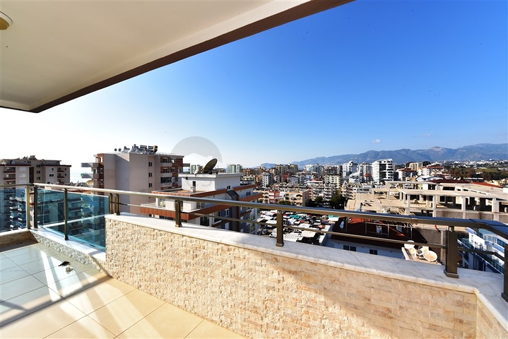 Пентхаус планировки 3+1 в районе Махмутлар