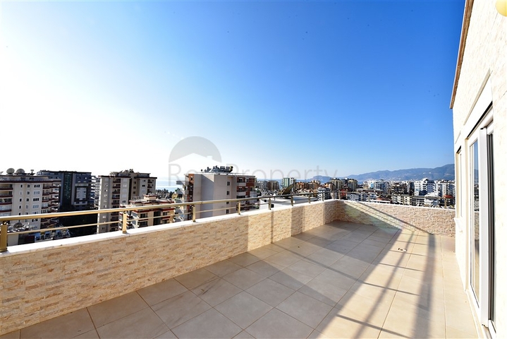 Пентхаус планировки 3+1 в районе Махмутлар