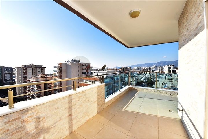 Пентхаус планировки 3+1 в районе Махмутлар