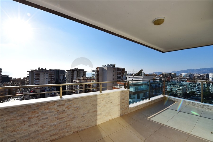 Пентхаус планировки 3+1 в районе Махмутлар