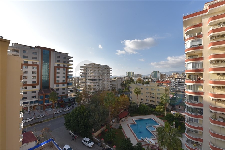 Трехкомнатная квартира на аренду в Махмутларе