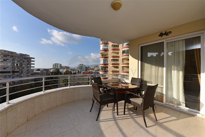 Трехкомнатная квартира на аренду в Махмутларе