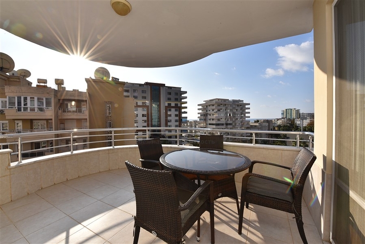 Трехкомнатная квартира на аренду в Махмутларе