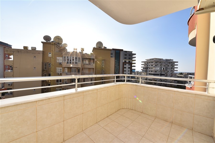 Трехкомнатная квартира на аренду в Махмутларе