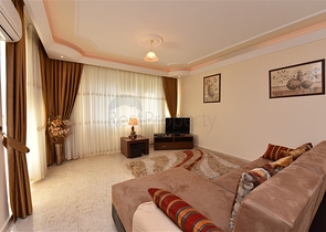 Трехкомнатная квартира на аренду в Махмутларе