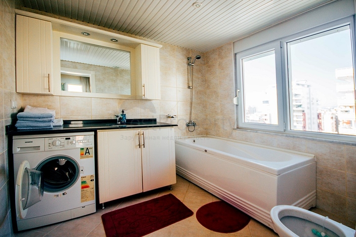 Большой пентхаус с видом на море и горы