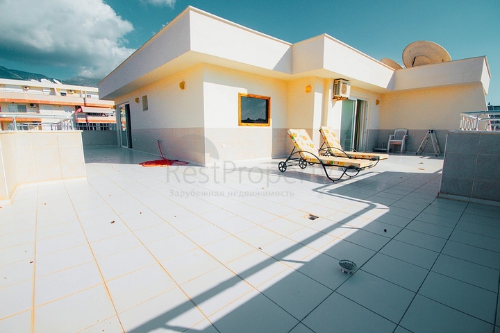 Большой пентхаус с видом на море и горы