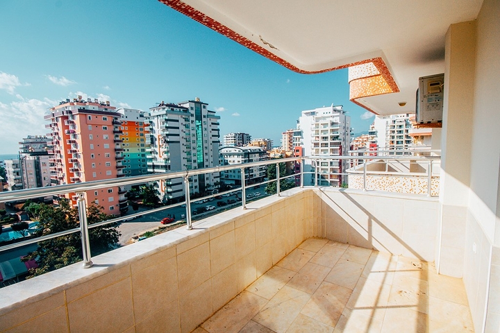 Большой пентхаус с видом на море и горы