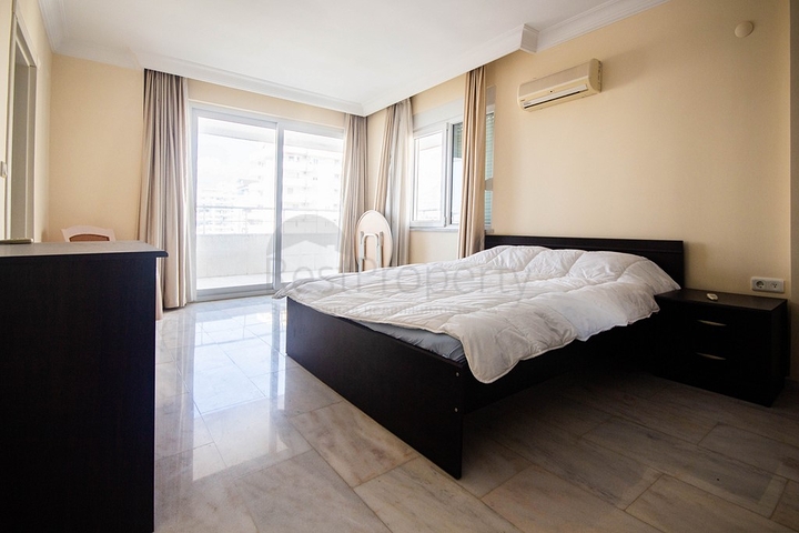 Большой пентхаус с видом на море и горы