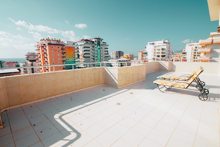 Большой пентхаус с видом на море и горы