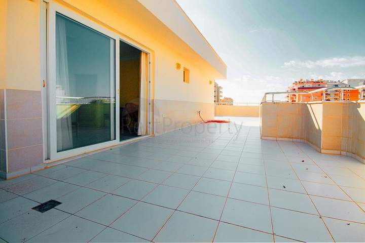 Большой пентхаус с видом на море и горы