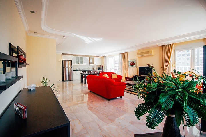 Большой пентхаус с видом на море и горы